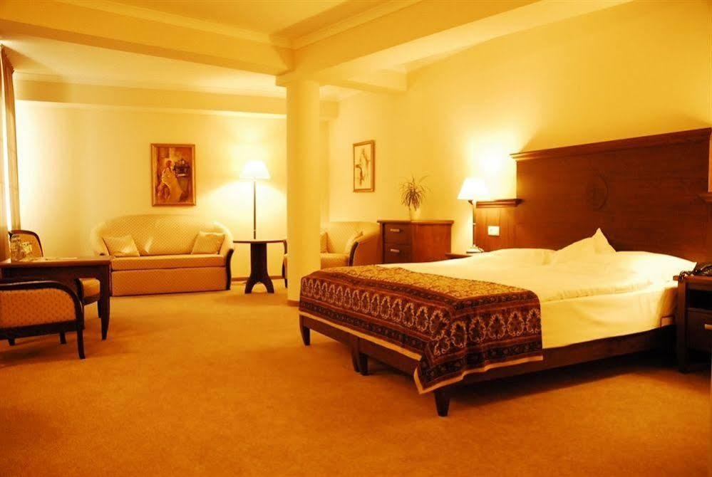 אוסטקה Hotel Lubicz מראה חיצוני תמונה