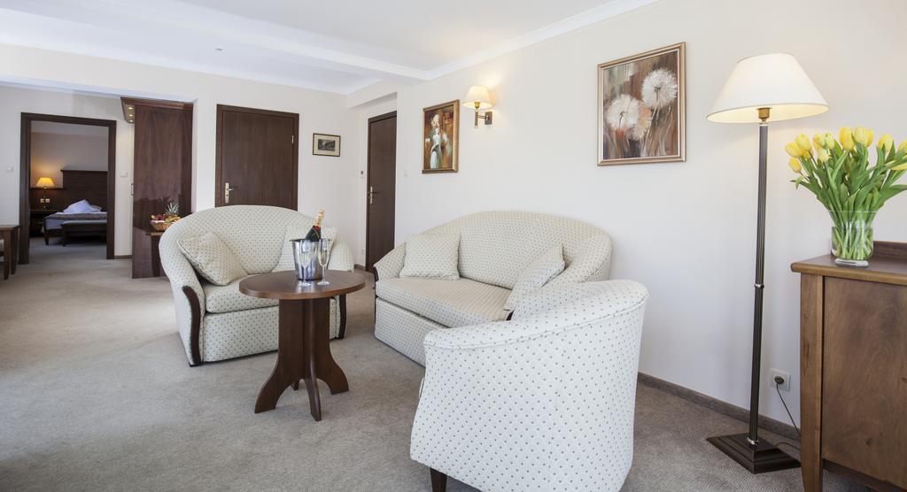אוסטקה Hotel Lubicz מראה חיצוני תמונה