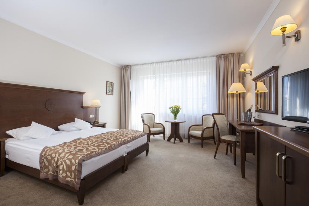 אוסטקה Hotel Lubicz מראה חיצוני תמונה